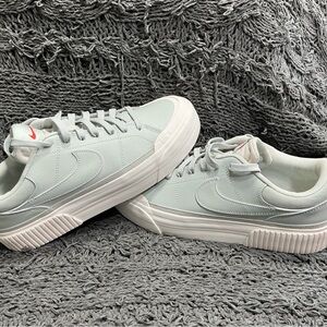 Nike Women's Court Legacy Lift